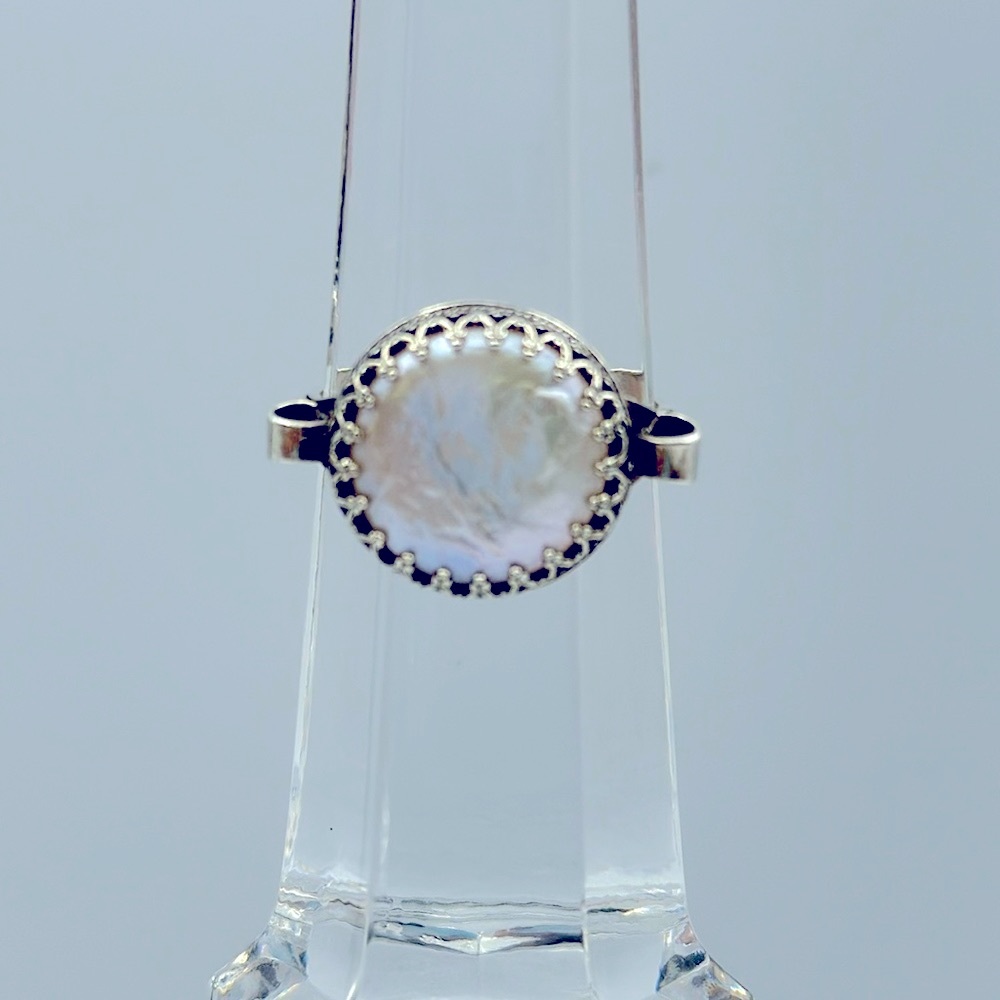 Mother of pearl ring in sterling silver